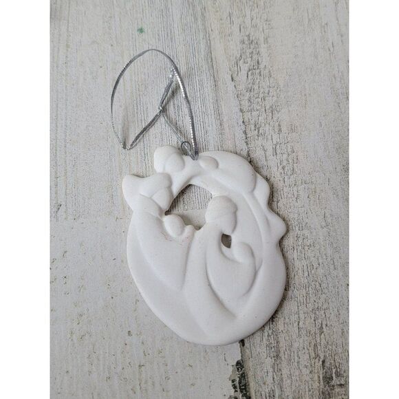 White ceramic three Wiseman nativity scene ornament Xmas - Picture 1 of 4